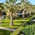 Beautiful 2-bed Beachside 아파트