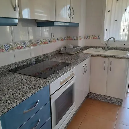 Beautiful 2-bed Beachside *