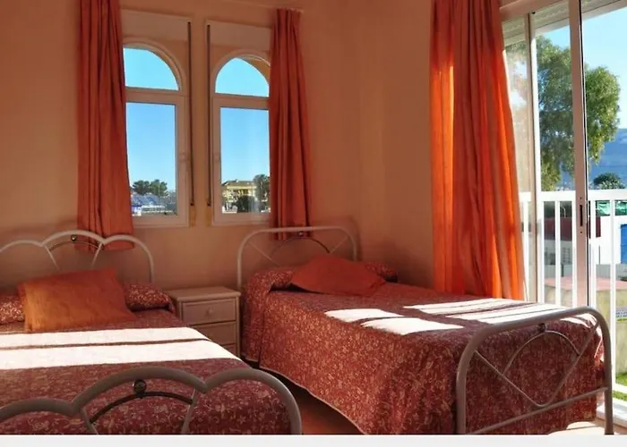 شقة Beautiful 2-bed Beachside *